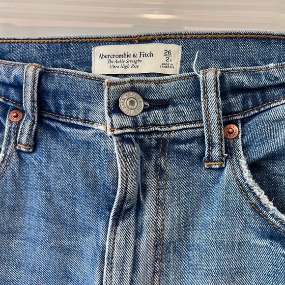 Abercrombie Ankle Straight Ultra High Jeans - Picture 2 of 4